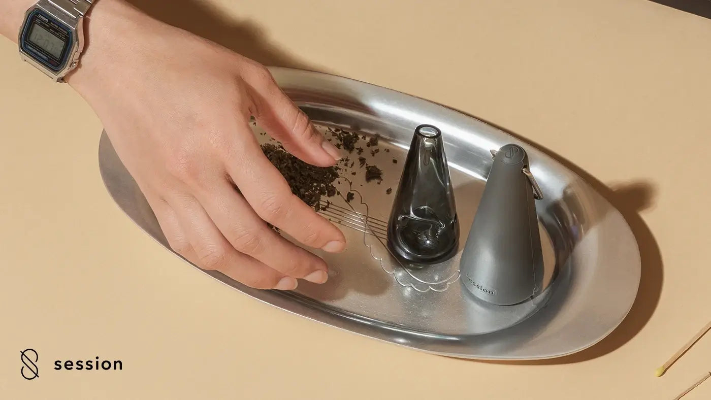 Beginner's Guide on How to Smoke Marijuana with a Glass Pipe