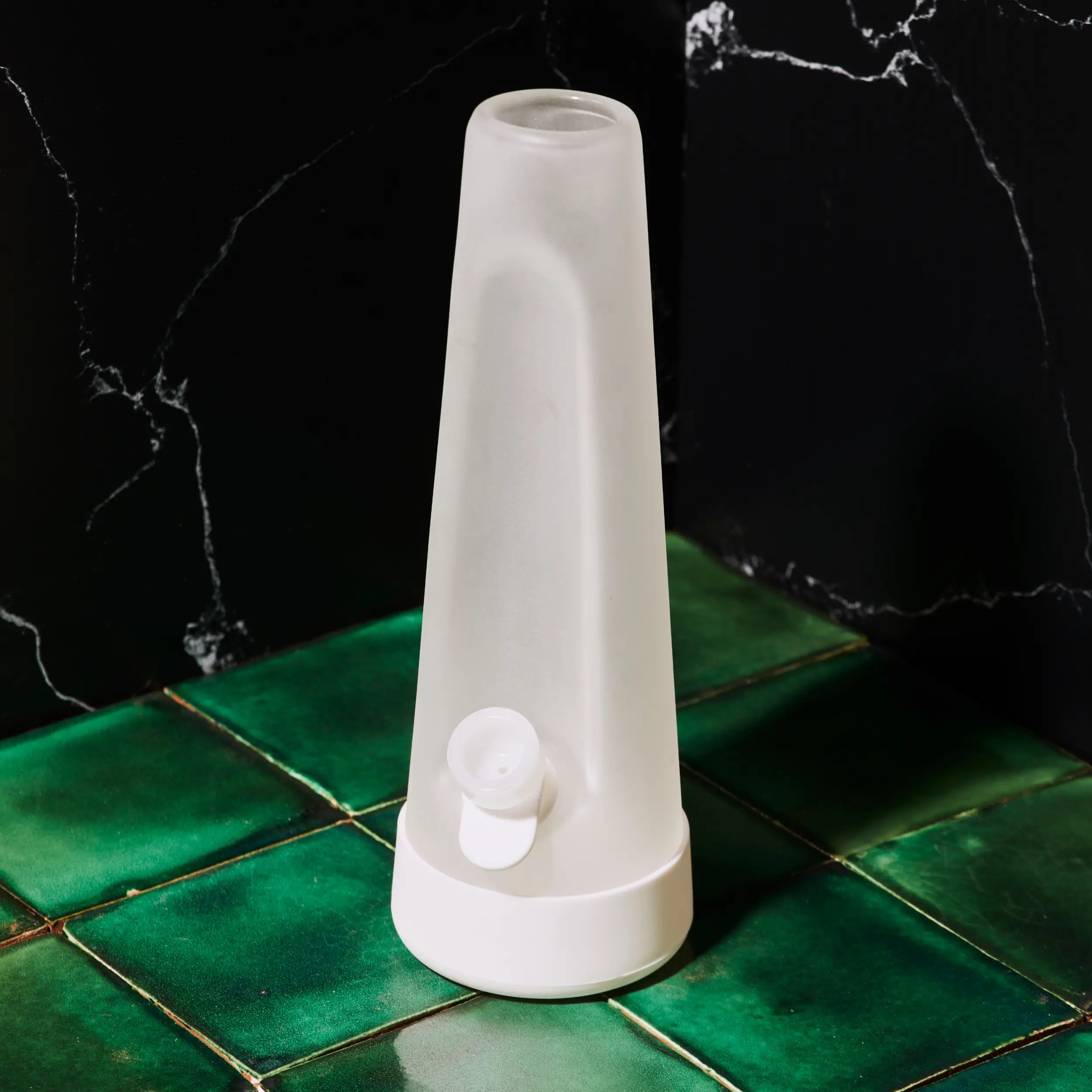 Smoking Bliss in Cloud White: Session's Stylish Designer Bong.