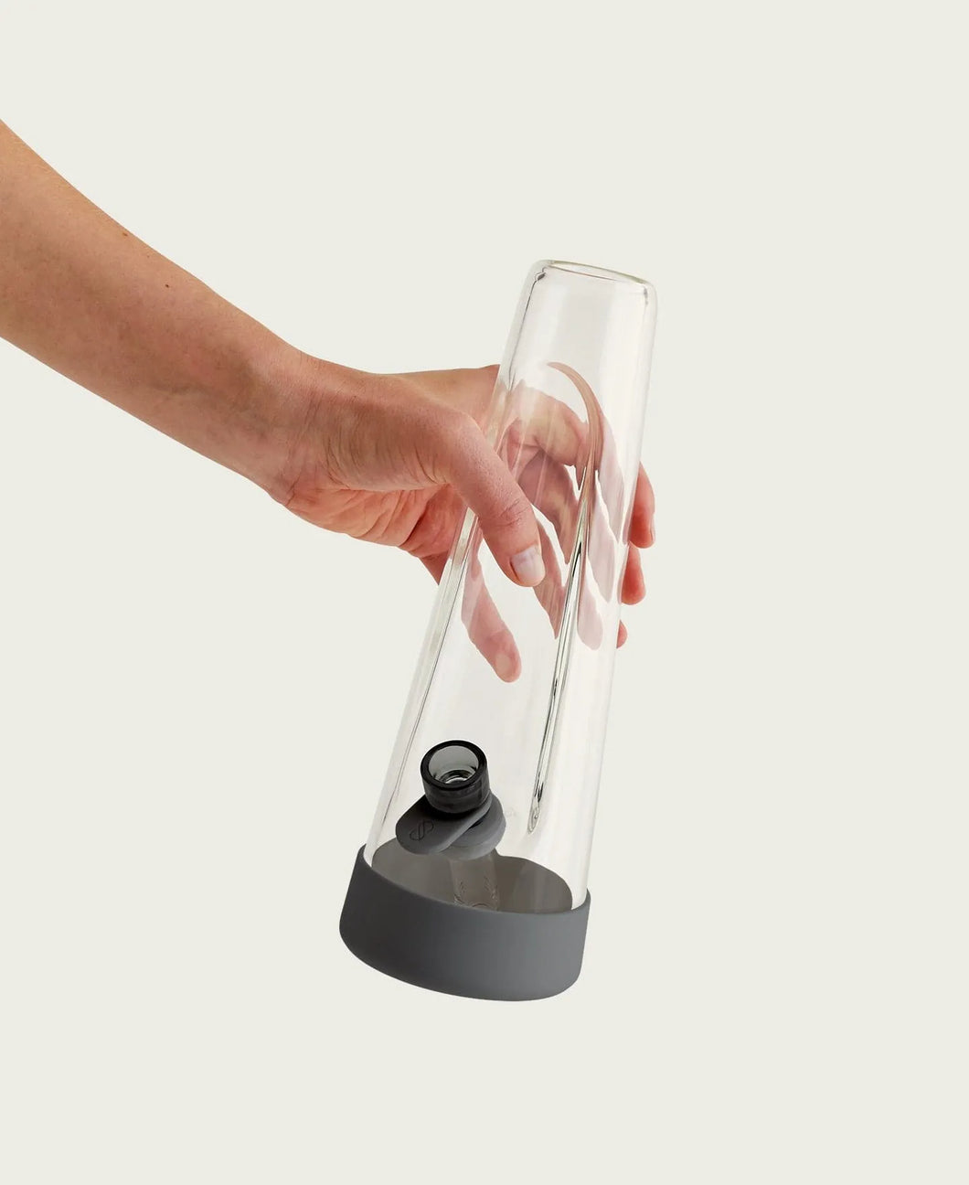 Elegant glass bong made from borosilicate glass. Featured 1