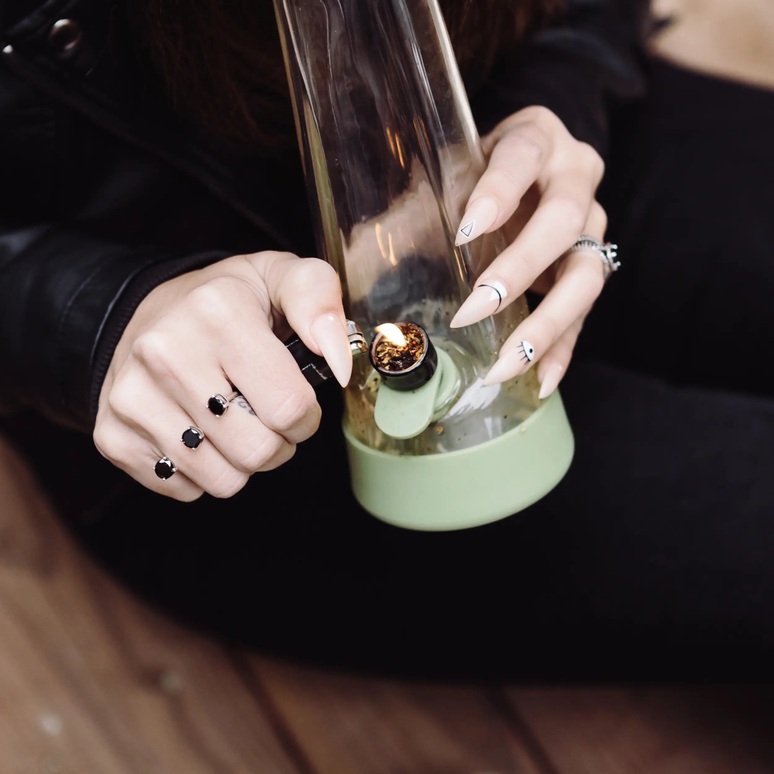 Session's Celery Green Bong: The Perfect Companion for Laid-Back Vibes.