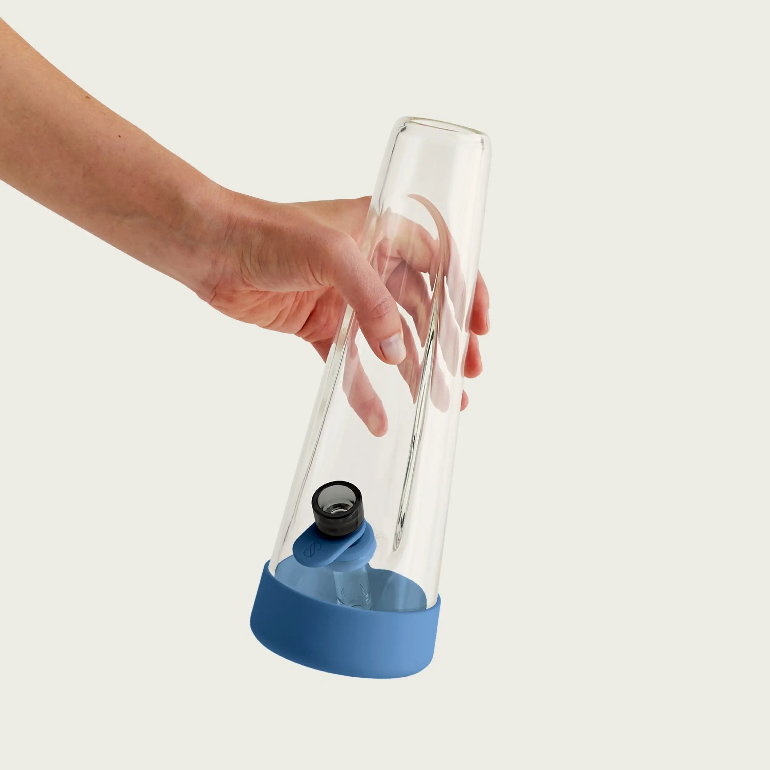 Session's Indigo Blue Bong: Elevate Your Smoking Experience.