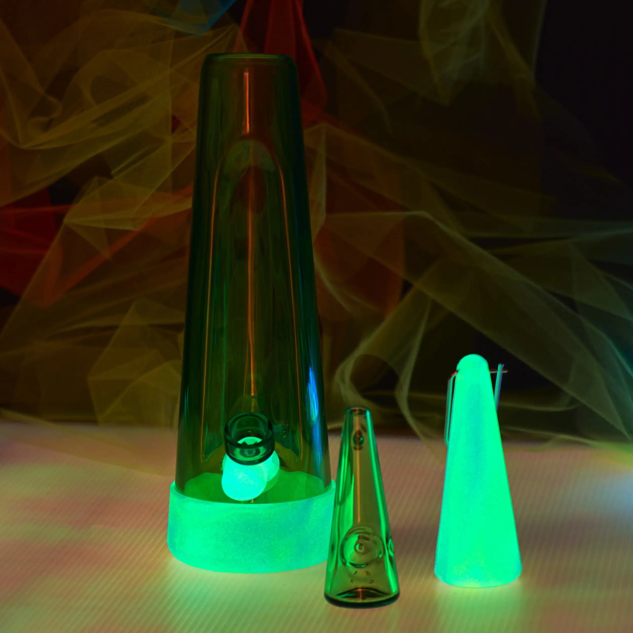 Elevate Your Smoking Experience with Session Goods GLOW Green Bong and Pipe Set: Shine Bright!