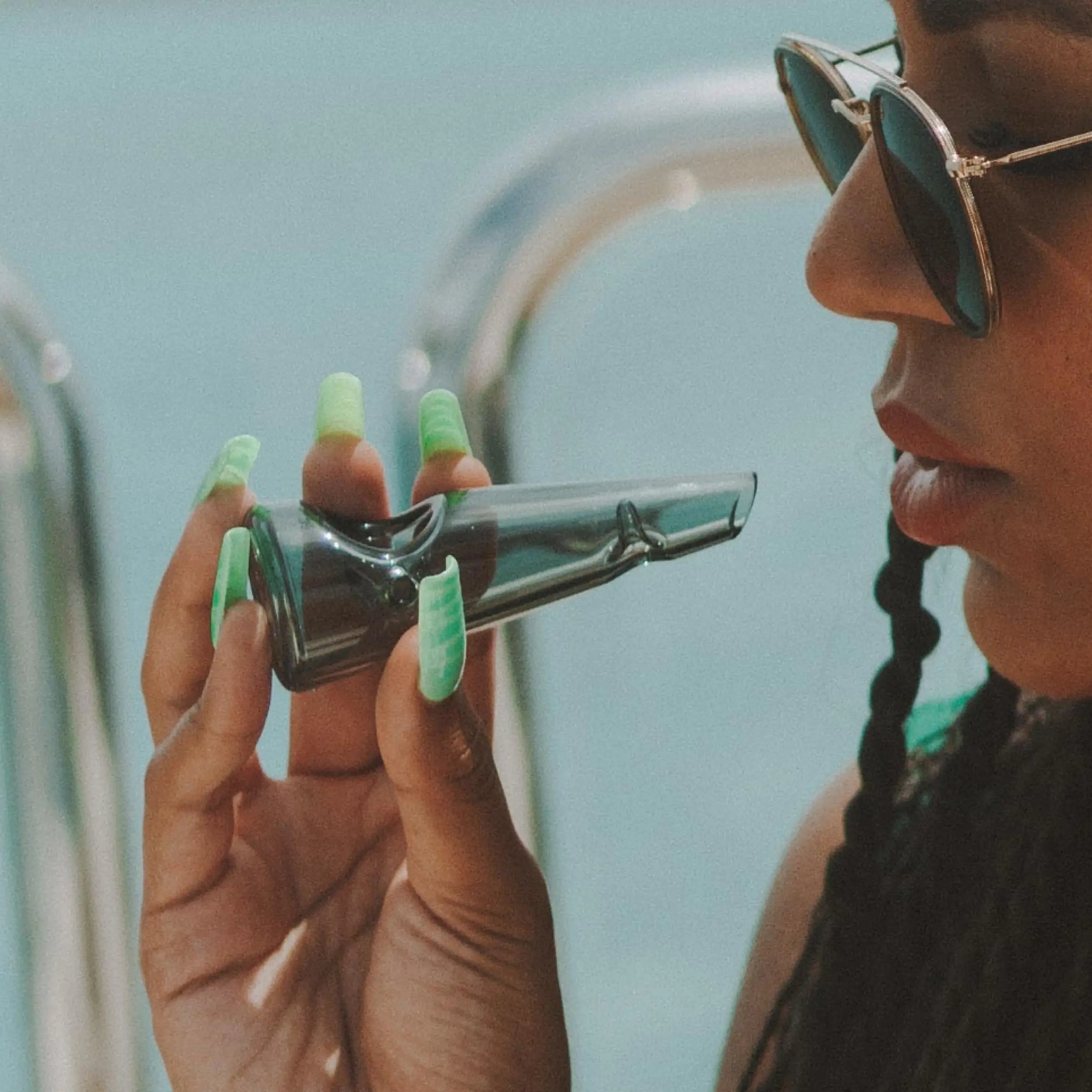 Elevate Your Smoking Style with Session's Enchanting Desire Green Pipe.