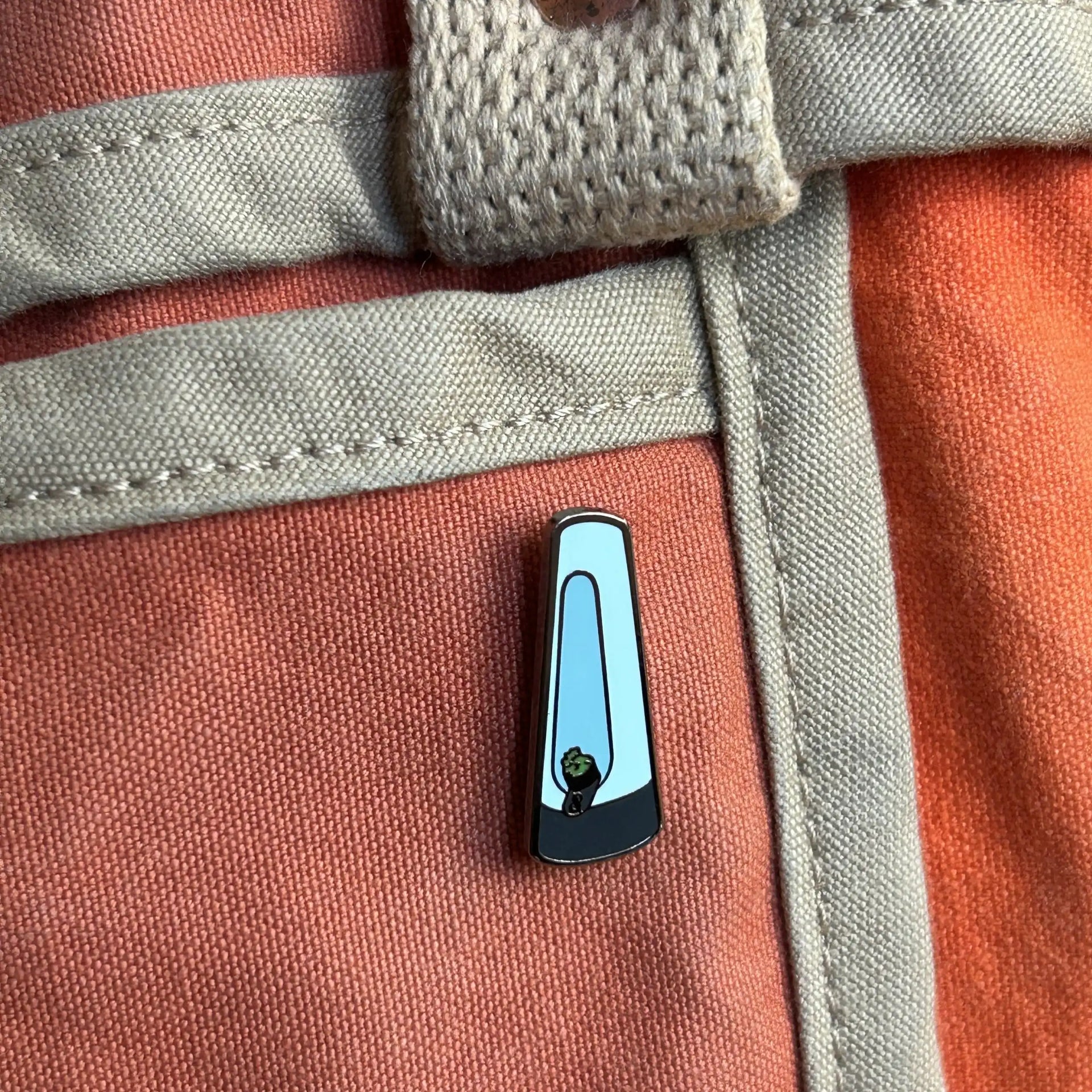 Bong Enamel Pin